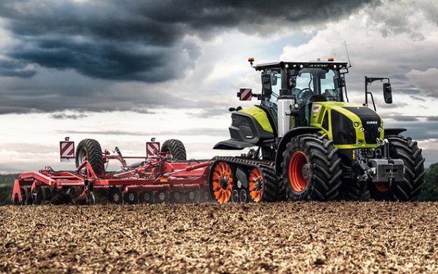 images/Class AXION Tractor.jpg